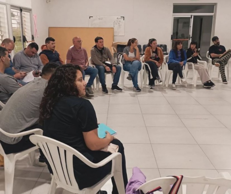 Vecinos del barrio Pickelado plantearon sus demandas